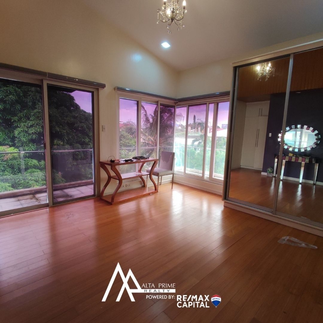 For Lease Modern 3 Storey House with bungalow in AFPOVAI, Property