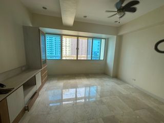 For Sale Prime, along Ongpin Chinatown 2 Bedrooms  2 T&B Living Room w/ sliding door (can be converted to 3rd bedroom) Renovated