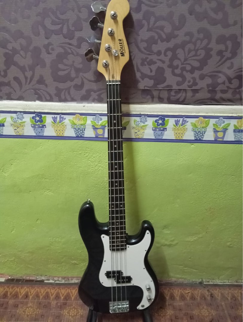 Guitar bass for beginner 4 strings P bass, Hobbies & Toys, Music