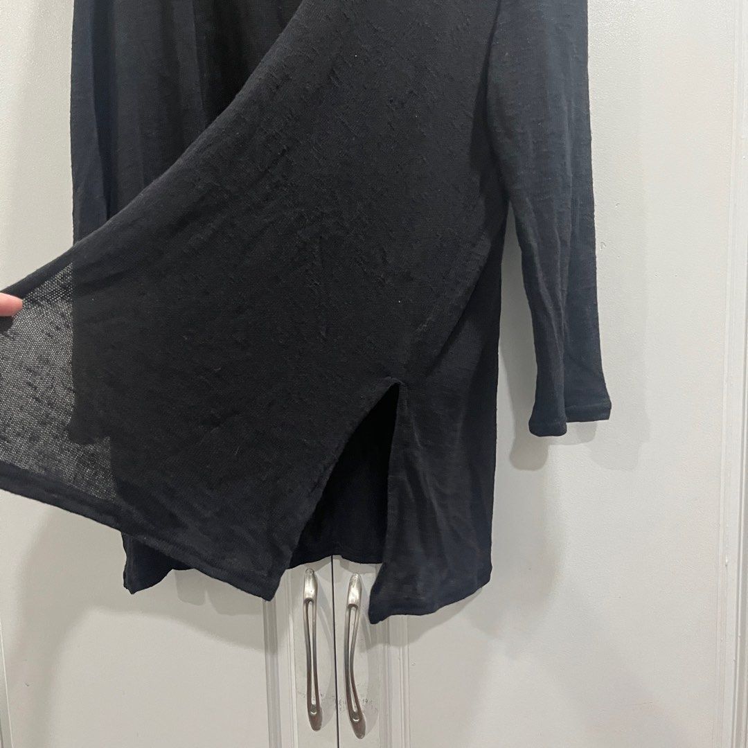 H&M Black Cardigan (Category: Coats, Jackets and Outerwear) located in Manila. Submitted by lesssa (Listing ID 1263667130, Image 3). Description: .
