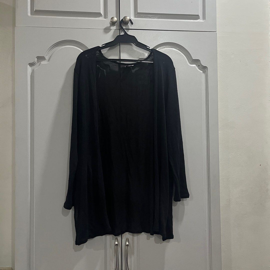 H&M Black Cardigan (Category: Coats, Jackets and Outerwear) located in Manila. Submitted by lesssa (Listing ID 1263667130, Image 1). Description: .