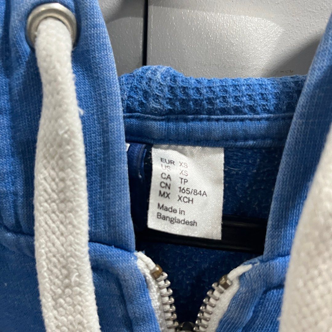 H&M Blue Jacket with Hood (Category: Coats, Jackets and Outerwear) located in Manila. Submitted by lesssa (Listing ID 1263664008, Image 3). Description: .