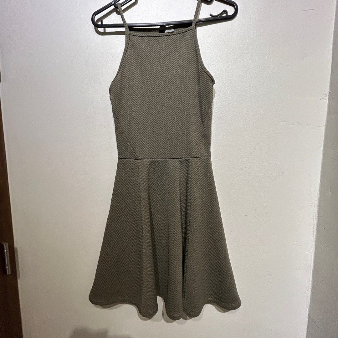 midi dress green floral Entro Green Botanical Midi Dress with Puff Sleeves & Button Front