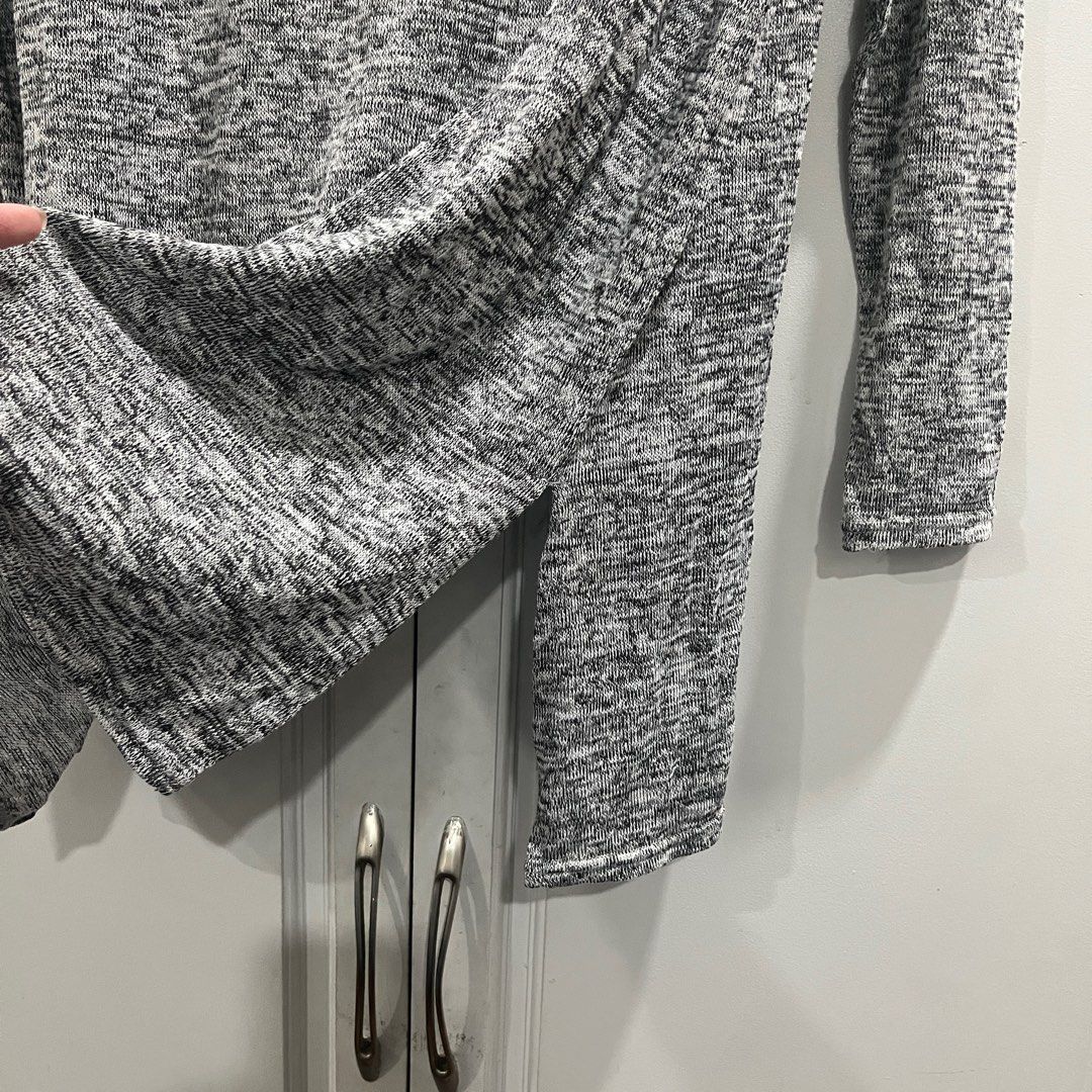 H&M Gray Cardigan (Category: Coats, Jackets and Outerwear) located in Manila. Submitted by lesssa (Listing ID 1263667271, Image 3). Description: .