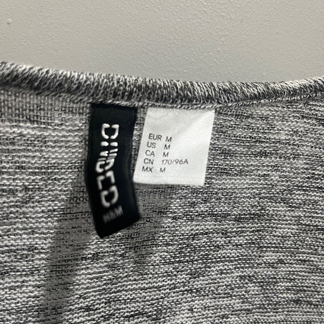 H&M Gray Cardigan (Category: Coats, Jackets and Outerwear) located in Manila. Submitted by lesssa (Listing ID 1263667271, Image 2). Description: .