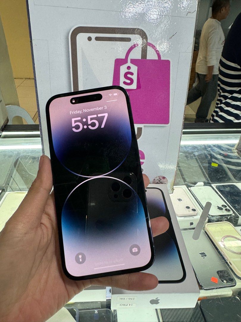 iphone 14 pro 256gb dual sim 2ndhand (Category: iPhone 14 Series) located in Cainta. Submitted by vine_gadget_shop (Listing ID 1263703082, Image 1). Description: iphone 14 pro 256gb dual sim 2ndhand hk variant complete package pick up store greenhills shopping center we accept trade in we accept credit card installment we do cod and door to door we ship nationwide for fast transaction call 09277368323 look for vine.