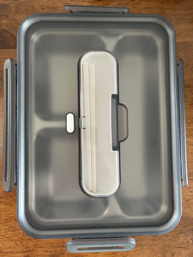 Japanese Stainless Bento Lunchbox (Category: Food Organization & Storage) located in Quezon City. Submitted by cesinn (Listing ID 1263703769, Image 3). Description: Japanese Stainless Bento Lunchbox • Never used because it didn’t fit my child’s bag • Missing spoon but with chopsticks • RFS: Won’t fit my child’s bag Design: Japanese Style Bento Lunch Box Material: PP Plastic Body + 304 Stainless Steel Bento Tray on the inside Dimensions: 18cm x 25
