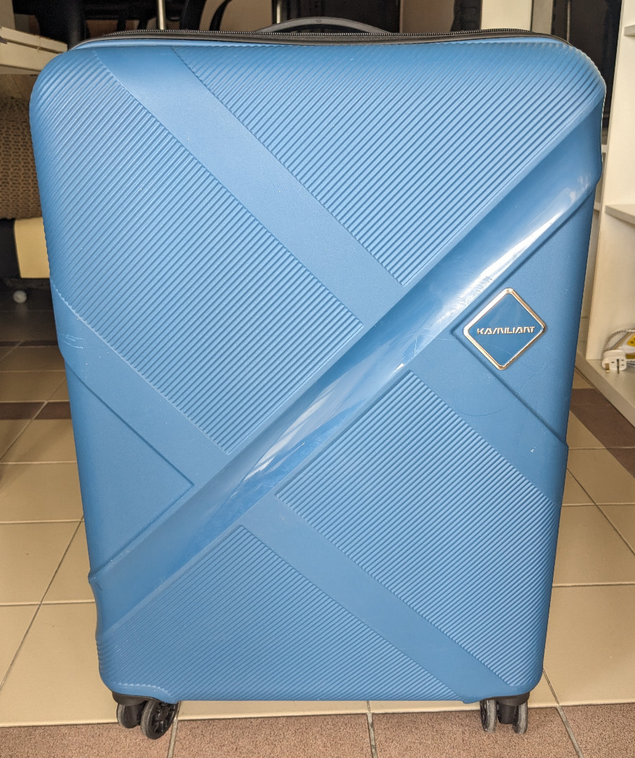 Kamiliant by American Tourister hard luggage suitcase, Hobbies & Toys