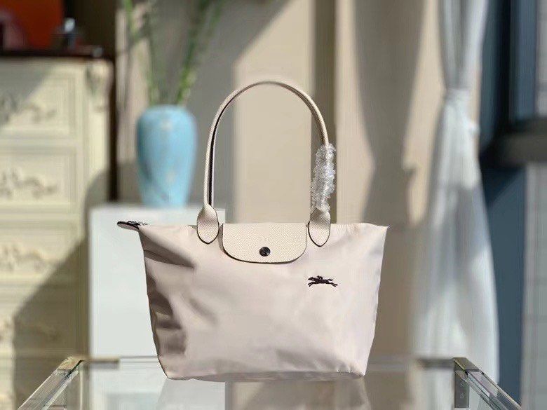 Longchamp Bag club Series Pink large size instock, Women's Fashion, Bags &  Wallets, Tote Bags on Carousell
