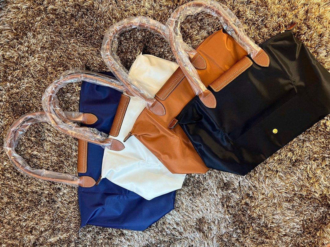 Longchamp Le Pliage (Category: Luxury Bags & Wallets) located in Cavite. Submitted by luxebagsco_ (Listing ID 1263557552, Image 3). Description: Original Longchamp Le Pliage US Bought Medium and Large size available Colors: Navy, Black, Paper, Cognac Longchamp Mini’s also available Location: Bacoor Cavite.