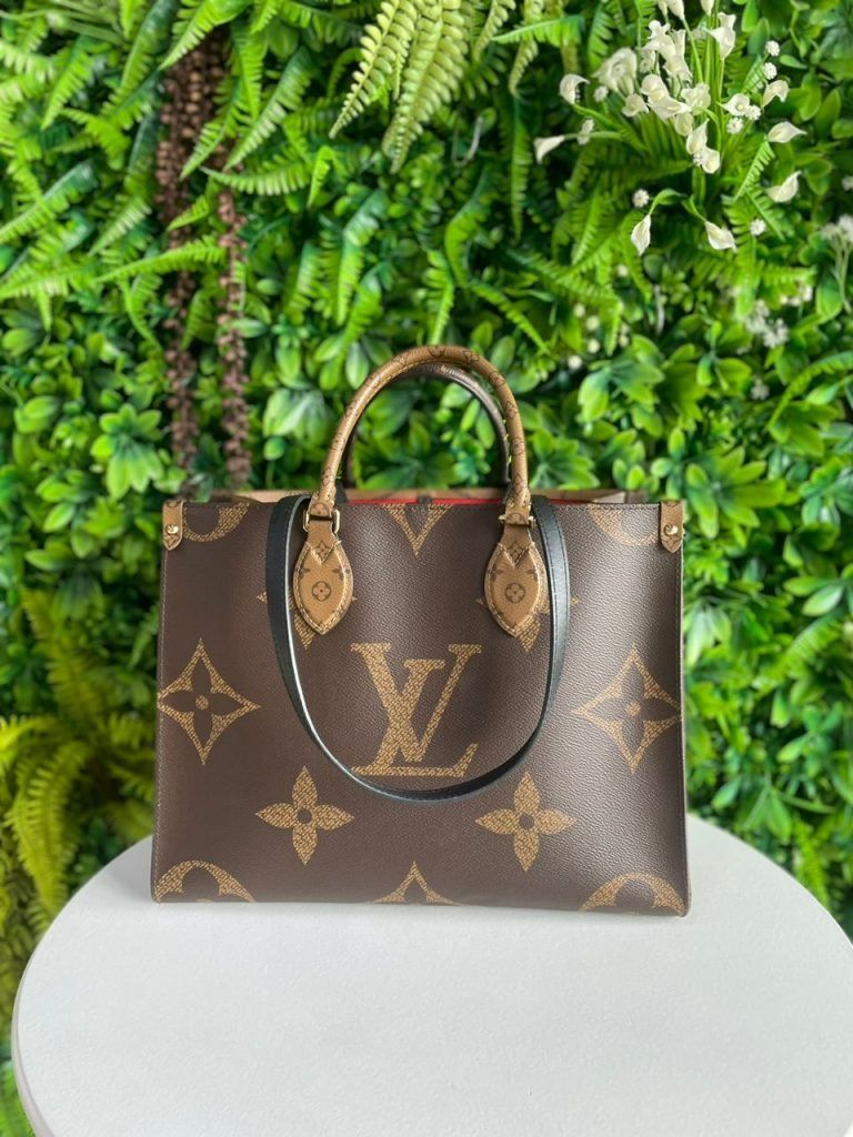 LV On The Go MM Reverse Monogram 2021, Luxury, Bags & Wallets on Carousell