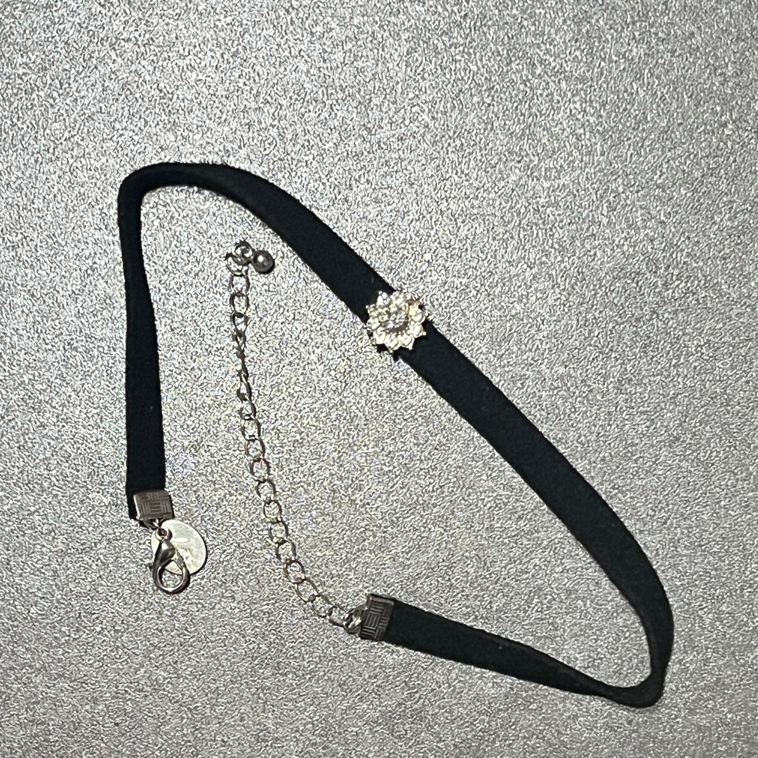 Black felt choker shop