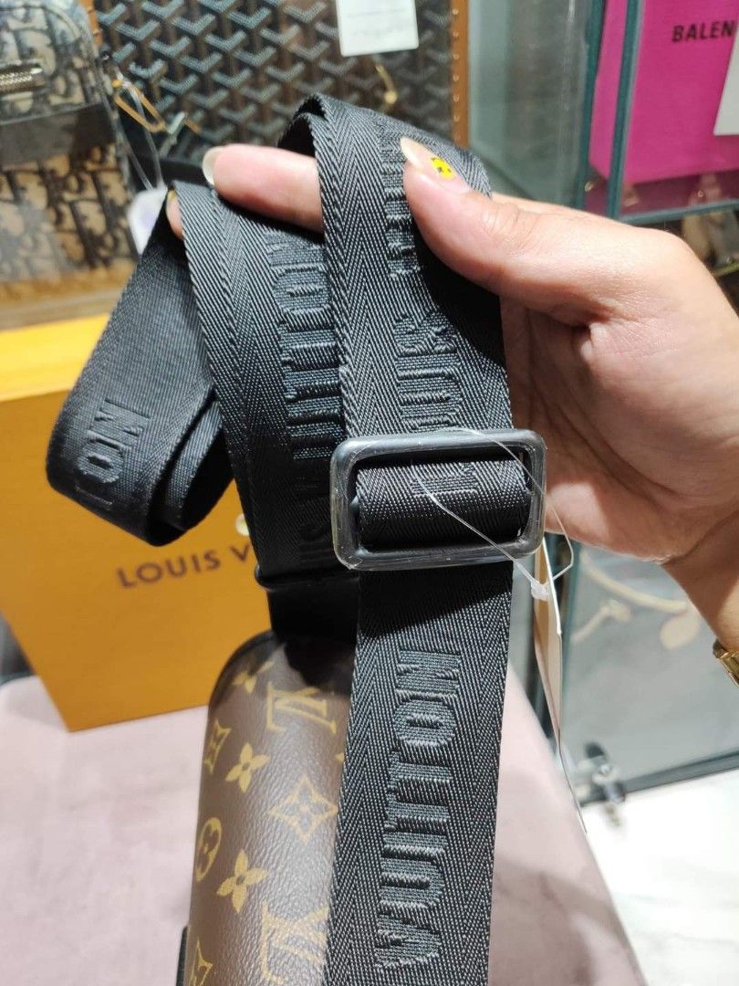 Louis Vuitton Archy Messenger, Luxury, Bags & Wallets on Carousell