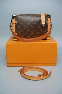 Soft trunk mini leather bag Louis Vuitton Blue in Leather - 36212946