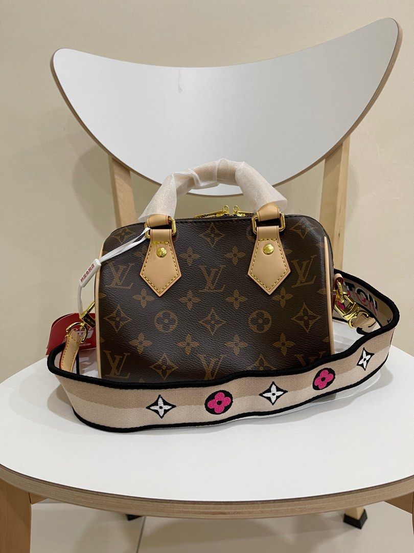 LV speedy (size 20), Women's Fashion, Bags & Wallets, Purses & Pouches on  Carousell