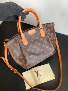 She's 10 years older than me and 1 of 500 — the Speedy 18 released for Louis  Vuitton Japan's 10th anniversary in 1988 (made in France) 🤩🦄 : r/ Louisvuitton