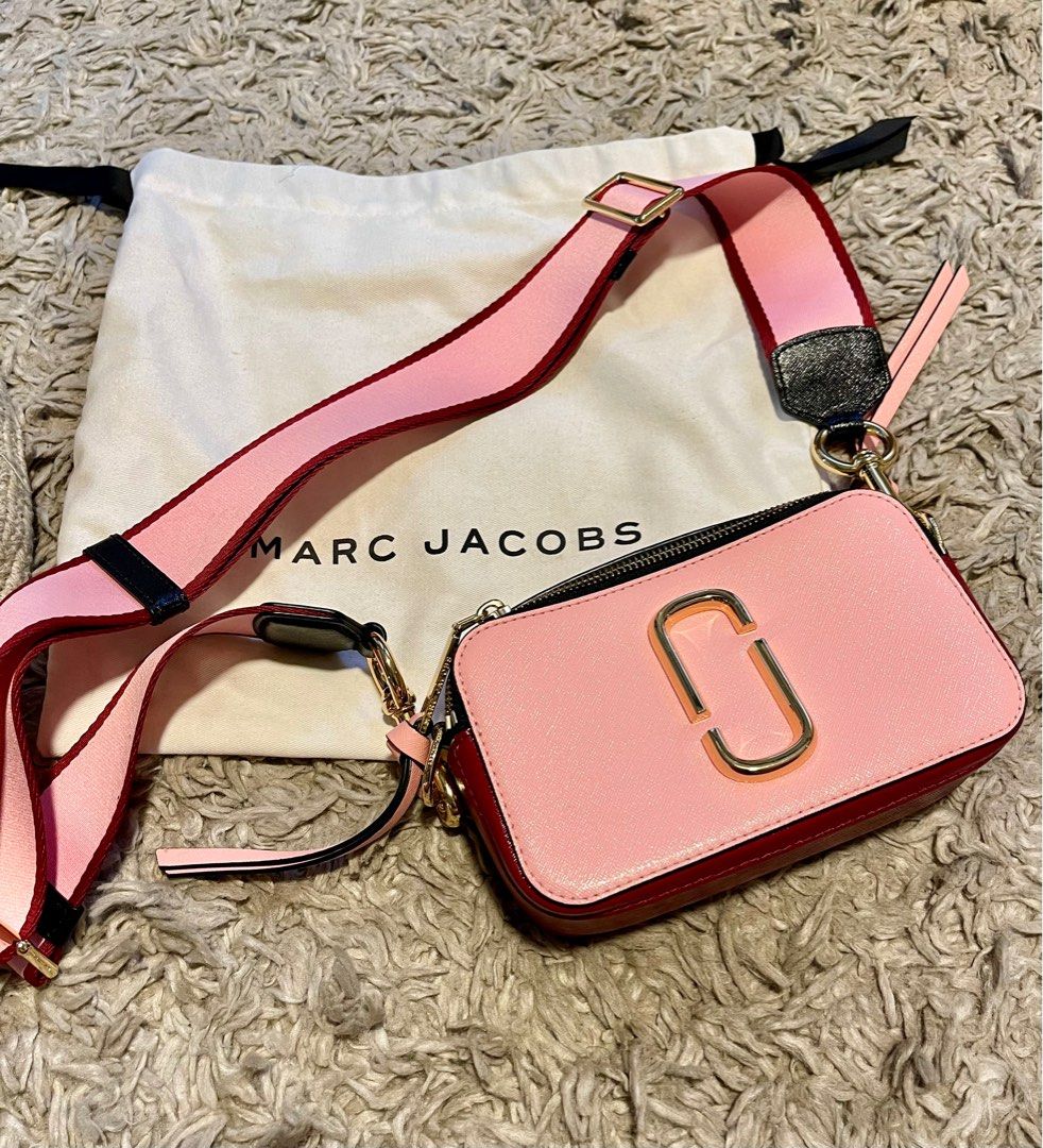 Preloved Marc Jacobs Snapshot Tricolor (black with pink strap), Luxury, Bags  & Wallets on Carousell