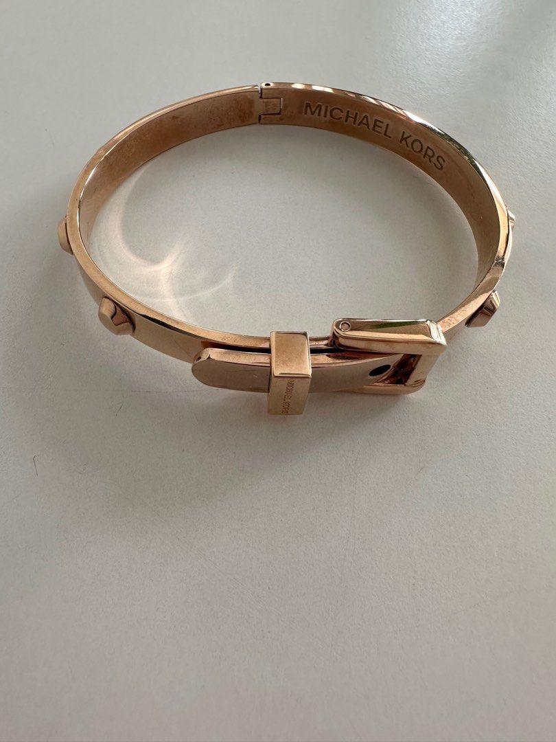 Michael kors astor rose gold buckle hotsell bangle
