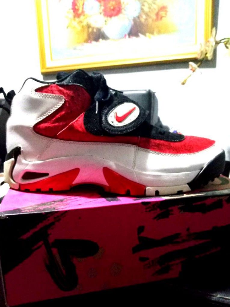 Nike Air Mission Retro Red and White Fesyen Pria Sepatu