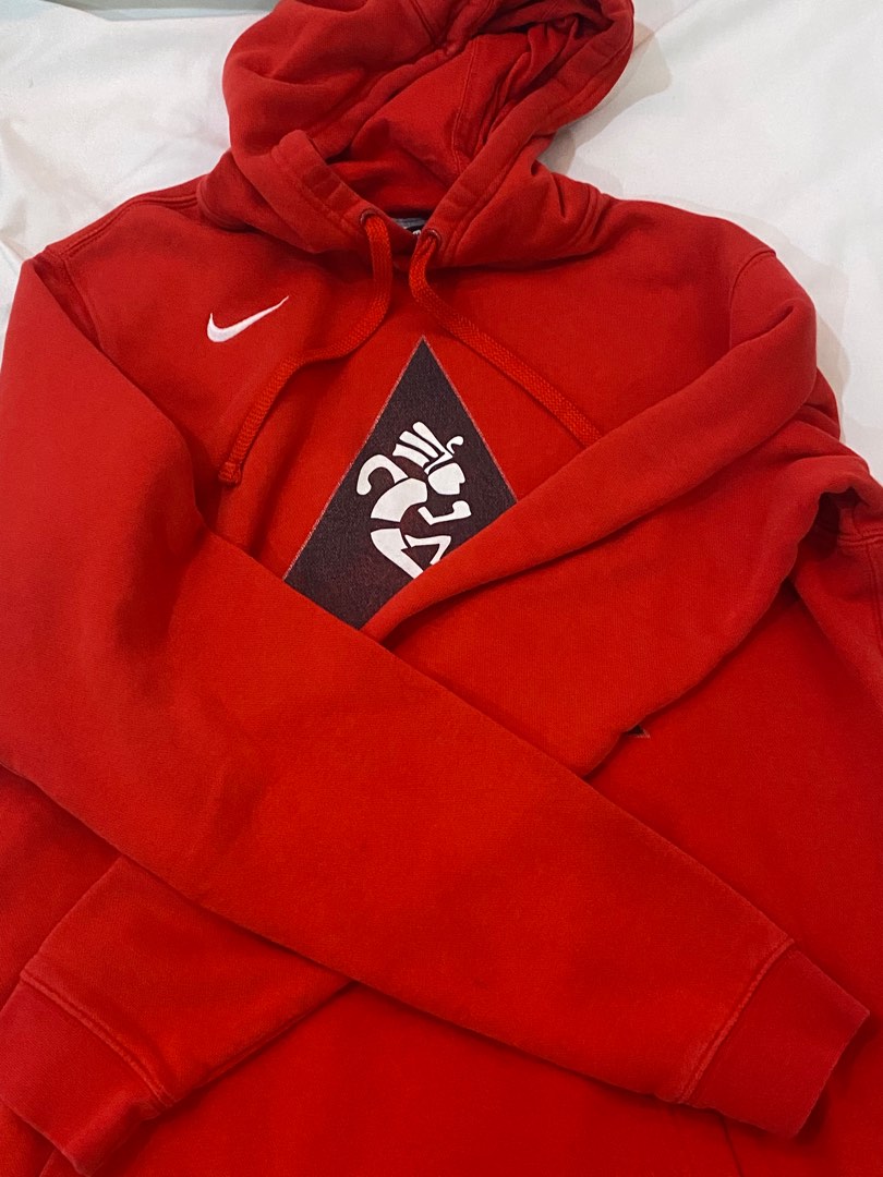 Red vintage clearance nike sweatshirt