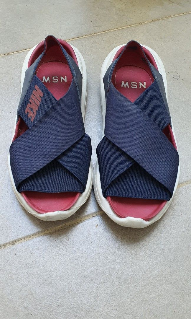 Nike shop cross sandals
