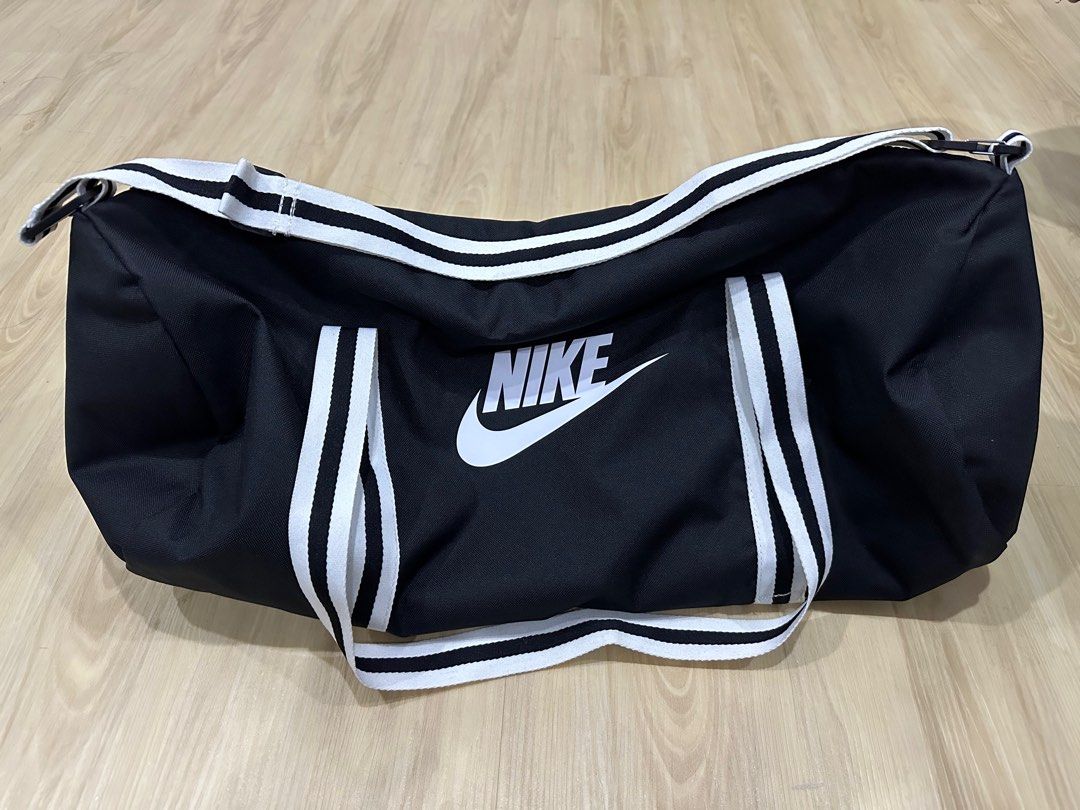 Nike Heritage Duffel Bag (30L)-Black, Polyester