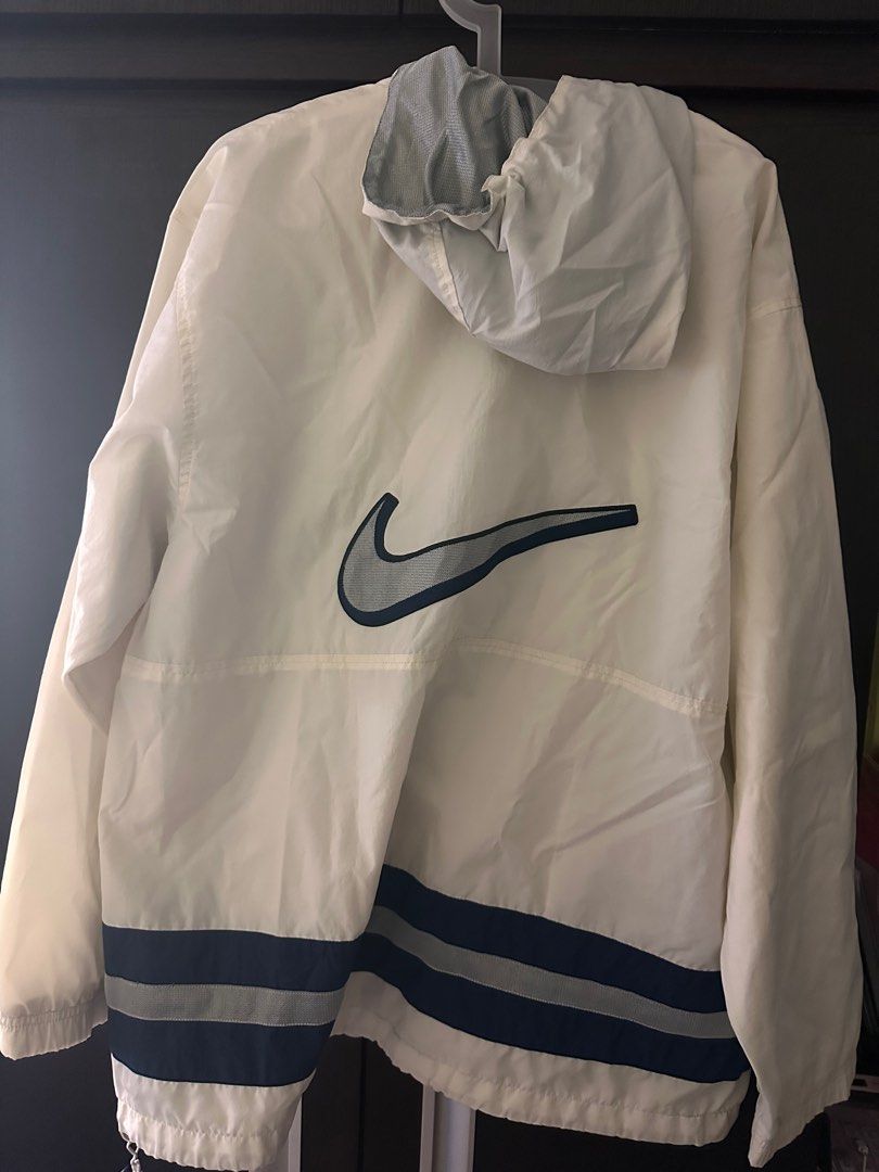 windbreaker nike white