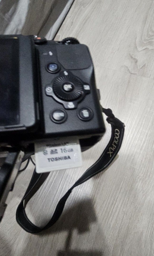 Nikon camera (screen problem), Photography, Cameras on Carousell