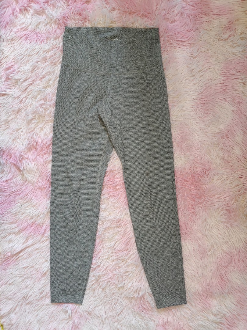 Old Navy Active Go Dry Leggings, Women's Fashion, Activewear on Carousell