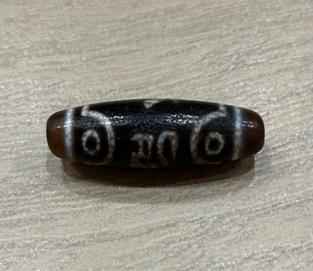 Rare unique 4 Eyed Mantra symbol 💯aged Tibet Dzi bead  稀有特殊藏文四眼图腾🈵️💯玉化风化火供西藏老天珠བོད ཇོ་ཁང། གཟི།