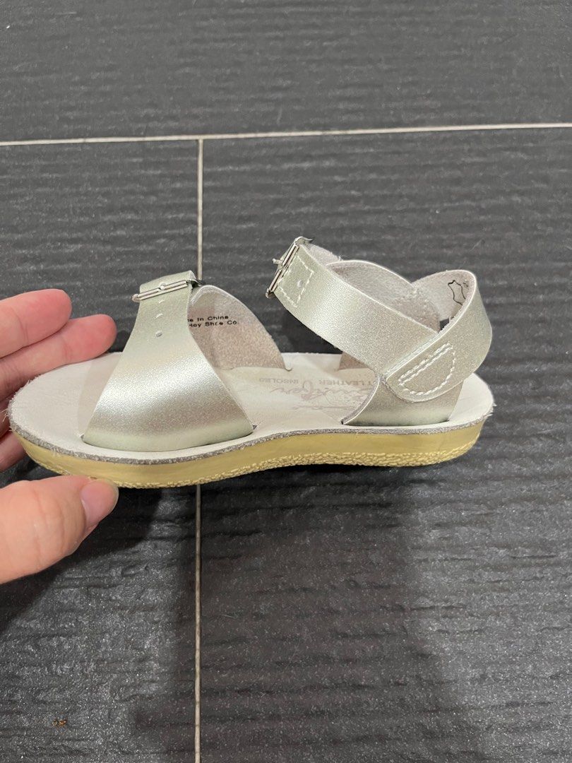 Saltwater sandals size 6 hot sale