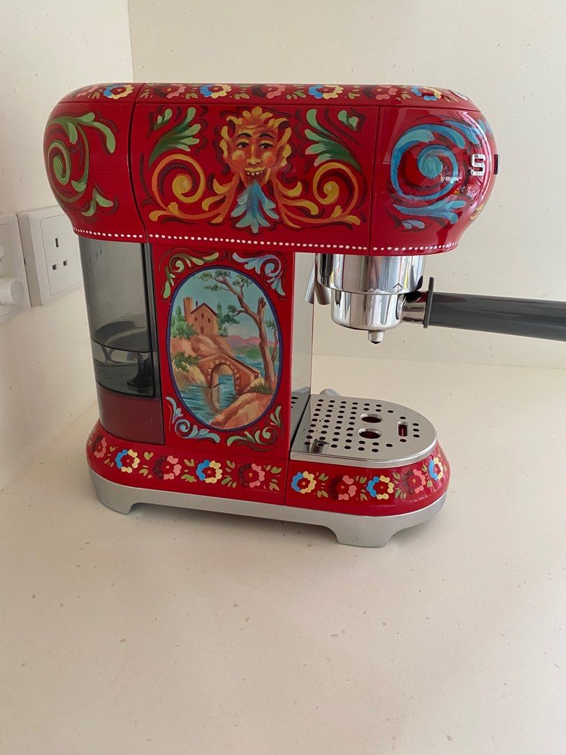 Smeg x Dolce & Gabbana Espresso Maker, 家庭電器, 廚房電器, 咖啡機及咖啡壺 Carousell