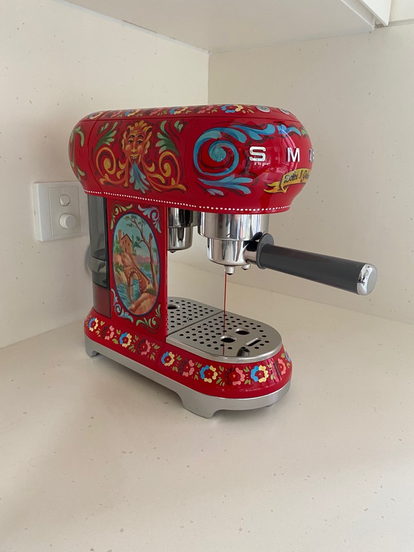 Smeg x Dolce & Gabbana Espresso Maker, 家庭電器, 廚房電器, 咖啡機及咖啡壺 Carousell