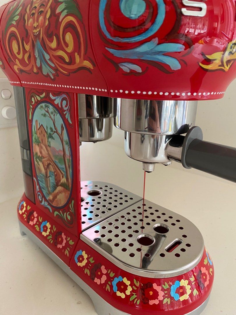 Smeg x Dolce & Gabbana Espresso Maker, 家庭電器, 廚房電器, 咖啡機及咖啡壺 Carousell