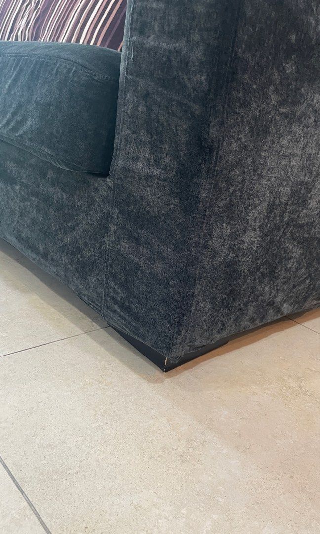 Sofas (Category: Sofas) located in Batu Pahat. Submitted by elish_c (Listing ID 1263611488, Image 3). Description: Very large sofa can fit 4 and more persons. Can transform to L shaped sofa. Textured in Fabric. Washable covers. Lightly used as refer to photo. Very sturdy base and firm cushions. Used to retail price: RM 5000 Location: Batu Pahat, Johor. Self delivery 🚚 .