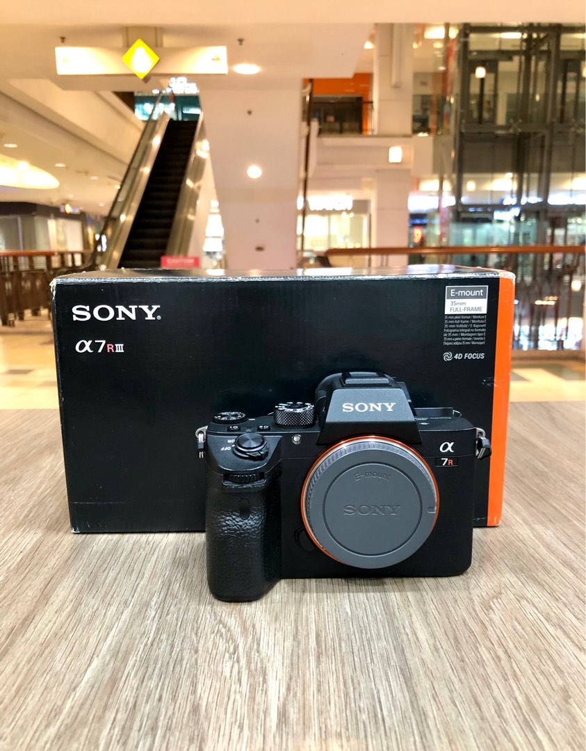 Sony a7R III What's in the Box?