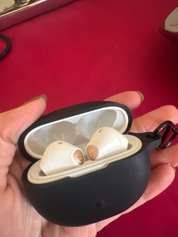 Soundpeats Air3 Deluxe (Category: Earphones) located in Makati City. Submitted by closetcleanup_things (Listing ID 1263539902, Image 2). Description: Hi-Res Wireless Unit only with case, been in silicone case since Day 1 Rfs: upgrading! .