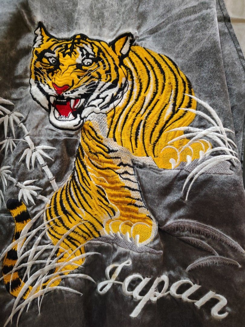 Sukajan tiger top