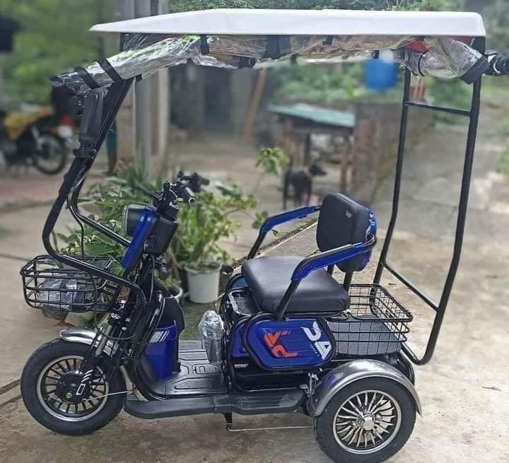 SUPER CODE 001 - 3 WHEELS E-TRIKE WITH ROOF & WINDSHIELD (Category: Bicycles) located in Pasig City. Submitted by gemma_00 (Listing ID 1263597976, Image 2). Description: SUPER CODE 001 - 3 WHEELS E-TRIKE WITH ROOF & WINDSHIELD ₱27,999 💥SALE PRICE 📌Specs ✔️WITH AUTOMATIC WIPER ✔️WITH ROOF & WINDSHIELD ✔️WITH SIDEMIRROR ✔️MAY STORAGE BOX SA LIKOD ✔️3 SEATER WITH CHILD SEAT ✔️With alarm and keys ✔️48V 20ah ( ORIGINAL TIANNENG BATTERY ) ✔️With fron