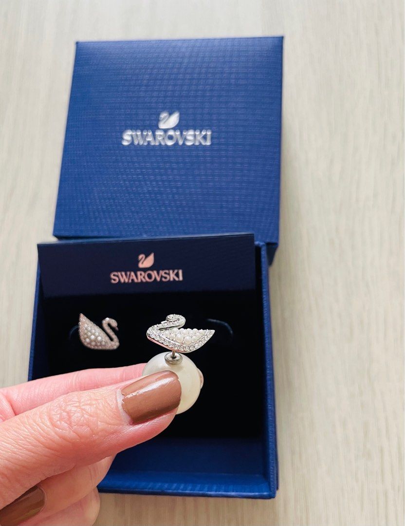 Iconic swan stud pierced earrings clearance