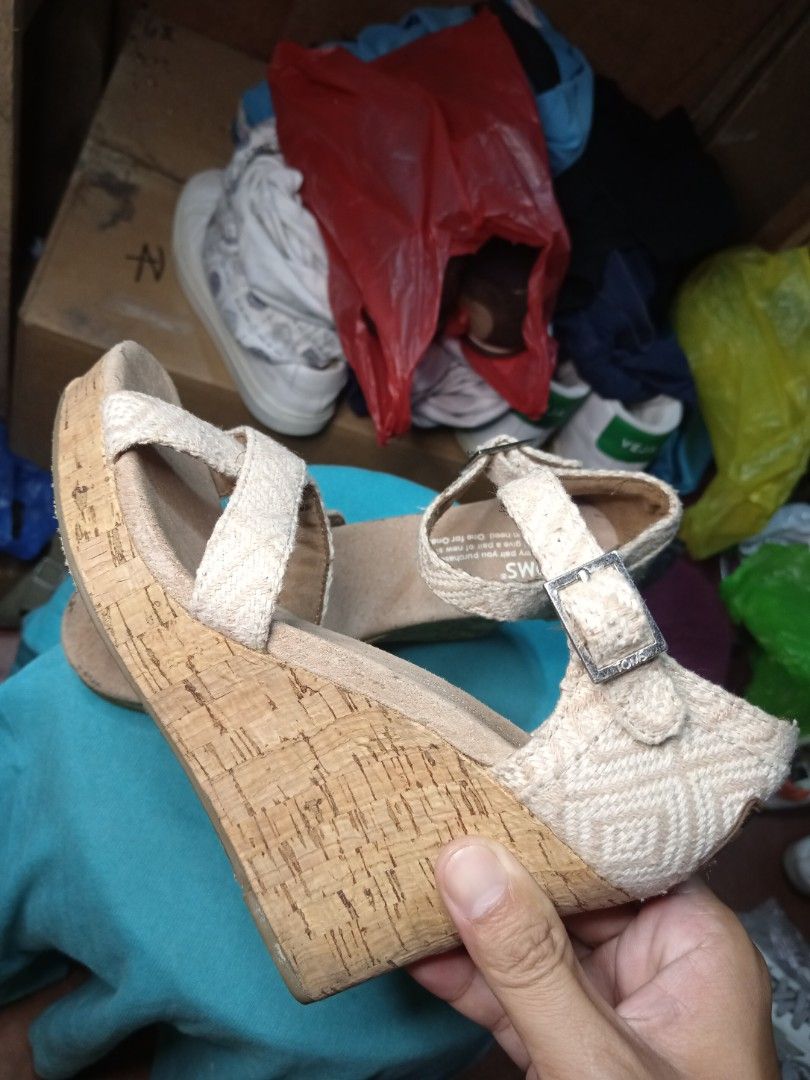 Tom s sandal heel