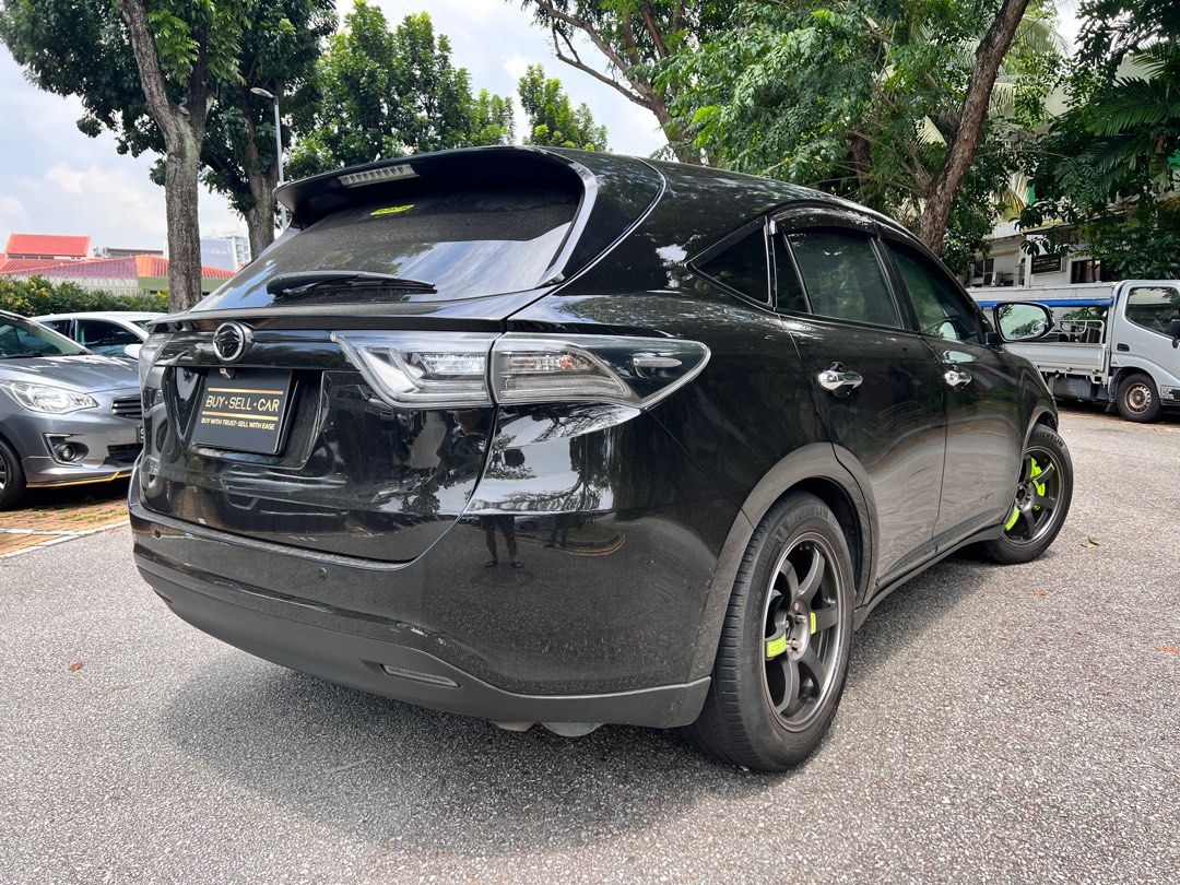 Toyota Harrier premium 2.0 panaroof Toyota harrier premium Auto, Cars