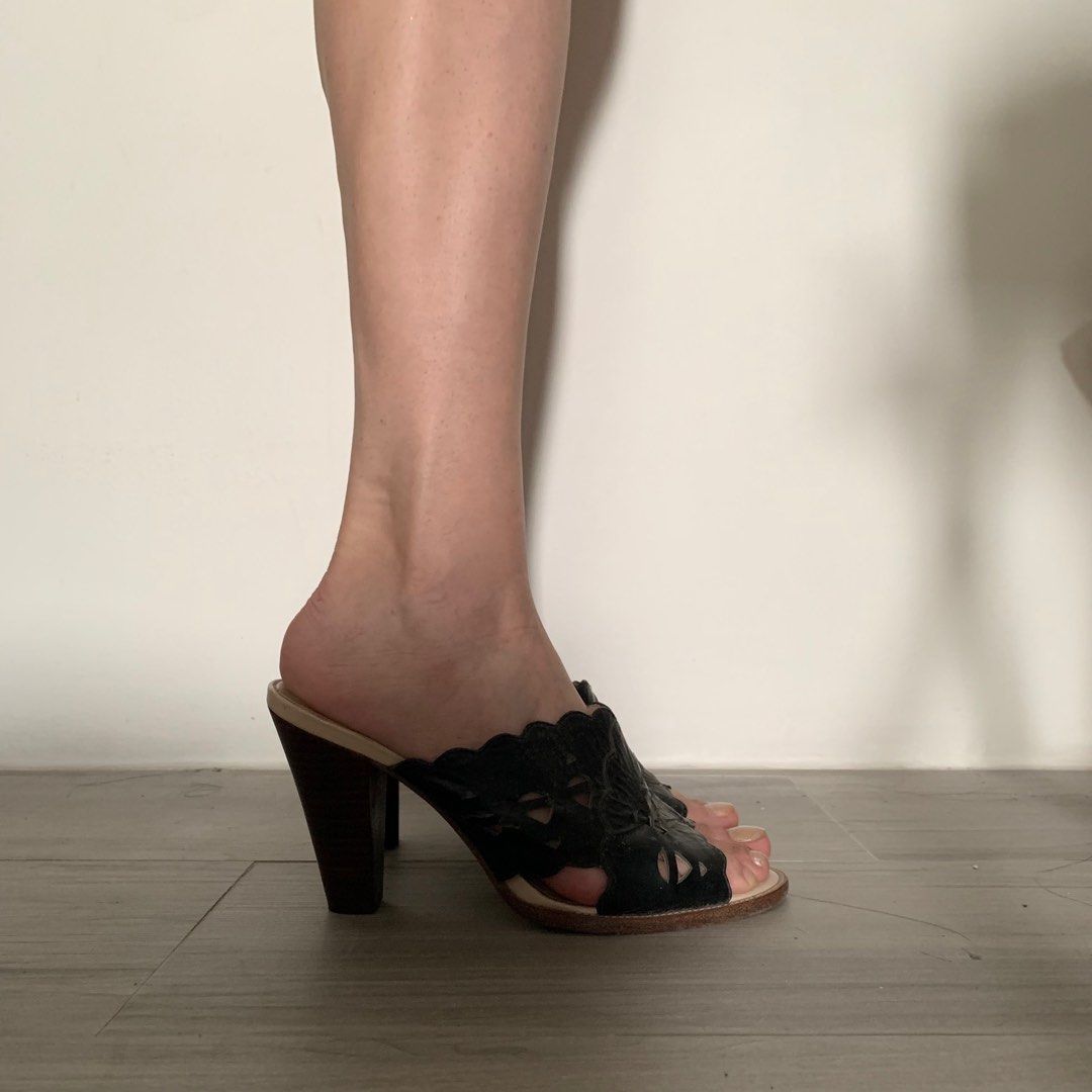 Vintage DKNY Black Mule/Clogs (Category: Heels) located in Makati City. Submitted by 4635archives (Listing ID 1263595029, Image 3). Description: Black DKNY Mule/Clogs Size 37.5, 3.5” heel Bought at Friends & Family Employee Sale for 4k Vera Cuio, Made in Italy Top pieces need repair (very cheap through Mr Quickie) Dm me for more info.