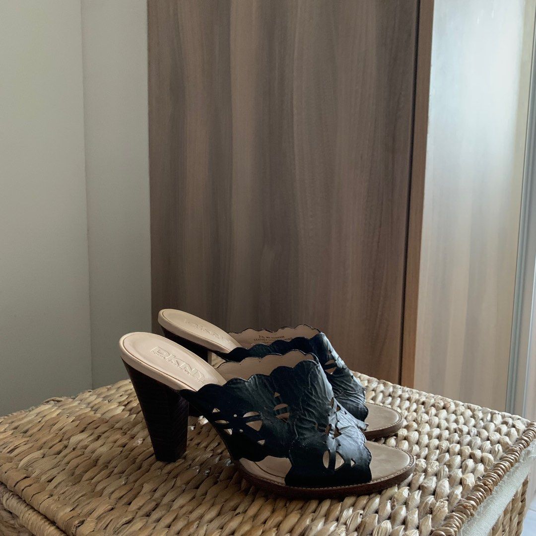 Vintage DKNY Black Mule/Clogs (Category: Heels) located in Makati City. Submitted by 4635archives (Listing ID 1263595029, Image 1). Description: Black DKNY Mule/Clogs Size 37.5, 3.5” heel Bought at Friends & Family Employee Sale for 4k Vera Cuio, Made in Italy Top pieces need repair (very cheap through Mr Quickie) Dm me for more info.