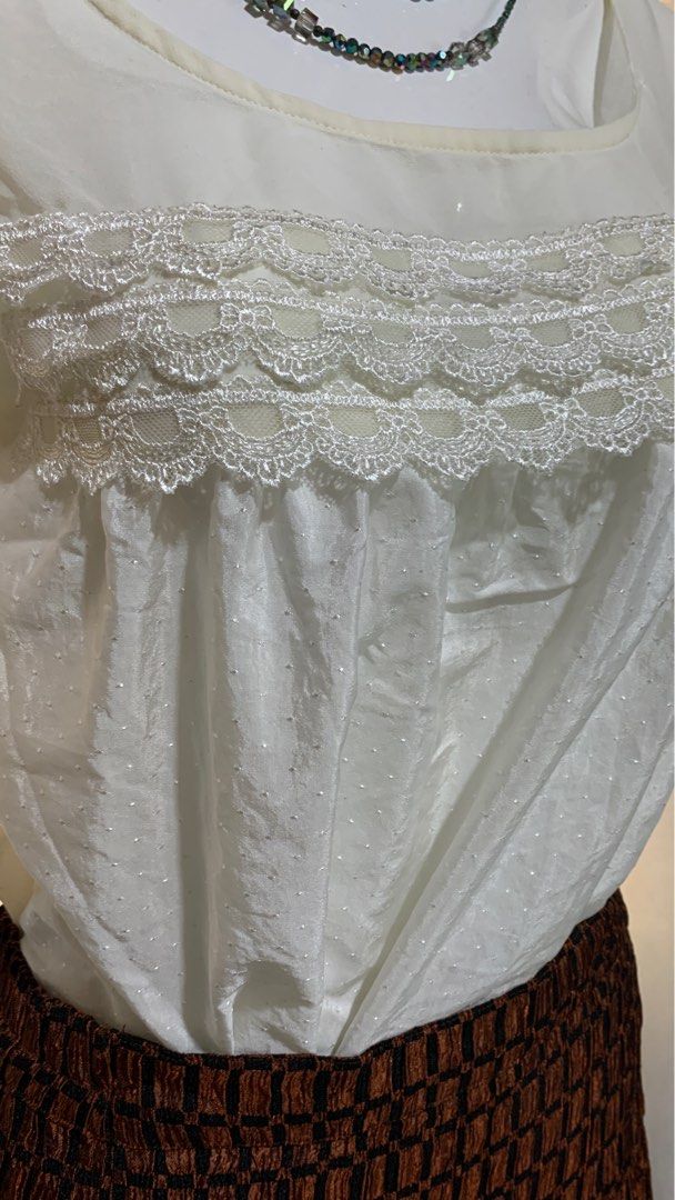White Puff Sleeves Miss Selfridge (Category: Blouses) located in Meycauayan. Submitted by SaveOnBrand (Listing ID 1263596627, Image 2). Description: Like new Length 24” Width 20” Shoulder 14.5” Uk size 14 📌LOC: Meycauayan, Bulacan 📌MOP: BANK TRANSFER(BPI, BDO, Security Bank) / Gcash / Paymaya / Shopee with additional 6% pay 📌COURIER: J&T / LBC / Shopee Checkout only / pwede rin COD if lalamove. COP for LBC ❤️R E M I N D E R S 📌 Please manage 