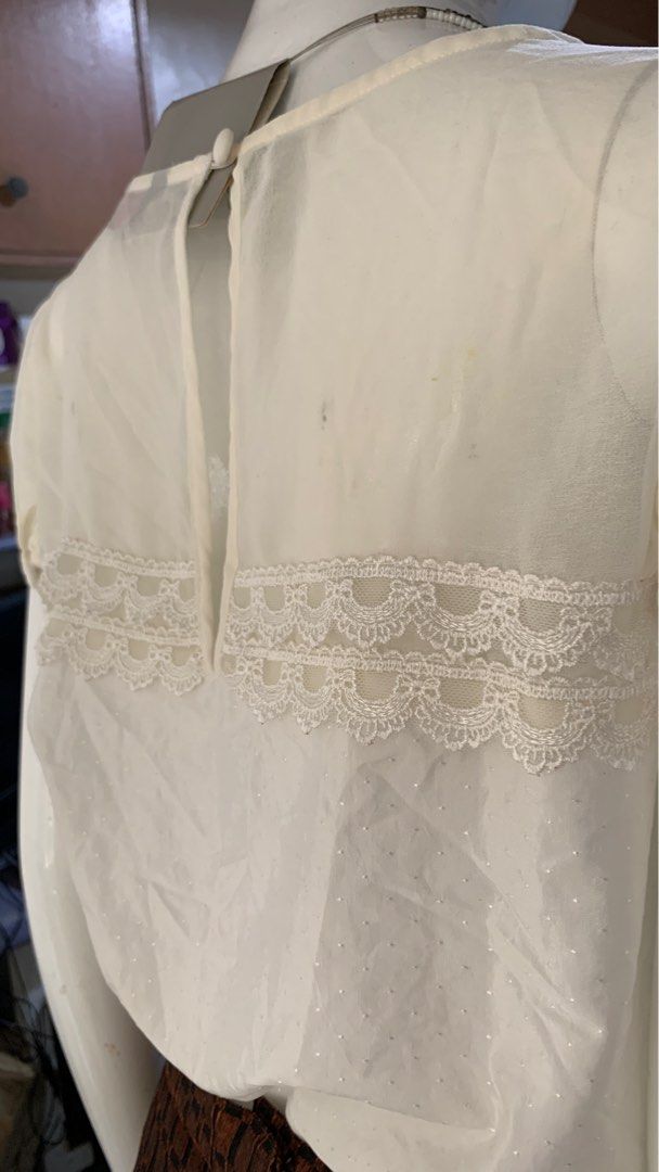 White Puff Sleeves Miss Selfridge (Category: Blouses) located in Meycauayan. Submitted by SaveOnBrand (Listing ID 1263596627, Image 3). Description: Like new Length 24” Width 20” Shoulder 14.5” Uk size 14 📌LOC: Meycauayan, Bulacan 📌MOP: BANK TRANSFER(BPI, BDO, Security Bank) / Gcash / Paymaya / Shopee with additional 6% pay 📌COURIER: J&T / LBC / Shopee Checkout only / pwede rin COD if lalamove. COP for LBC ❤️R E M I N D E R S 📌 Please manage 