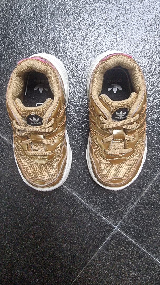 Adidas toddler girls gold trainers EU22 UK5.5