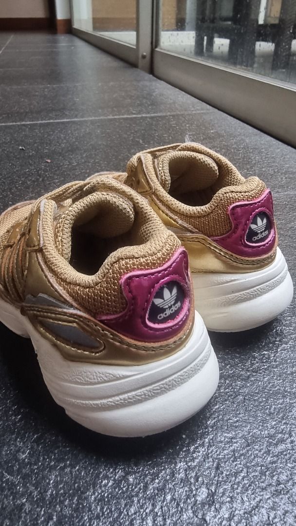 Adidas toddler girls gold trainers EU22 UK5.5