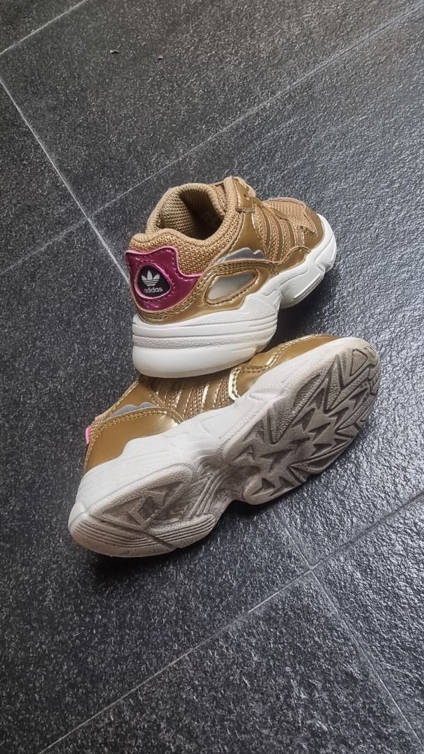 Girls gold clearance adidas