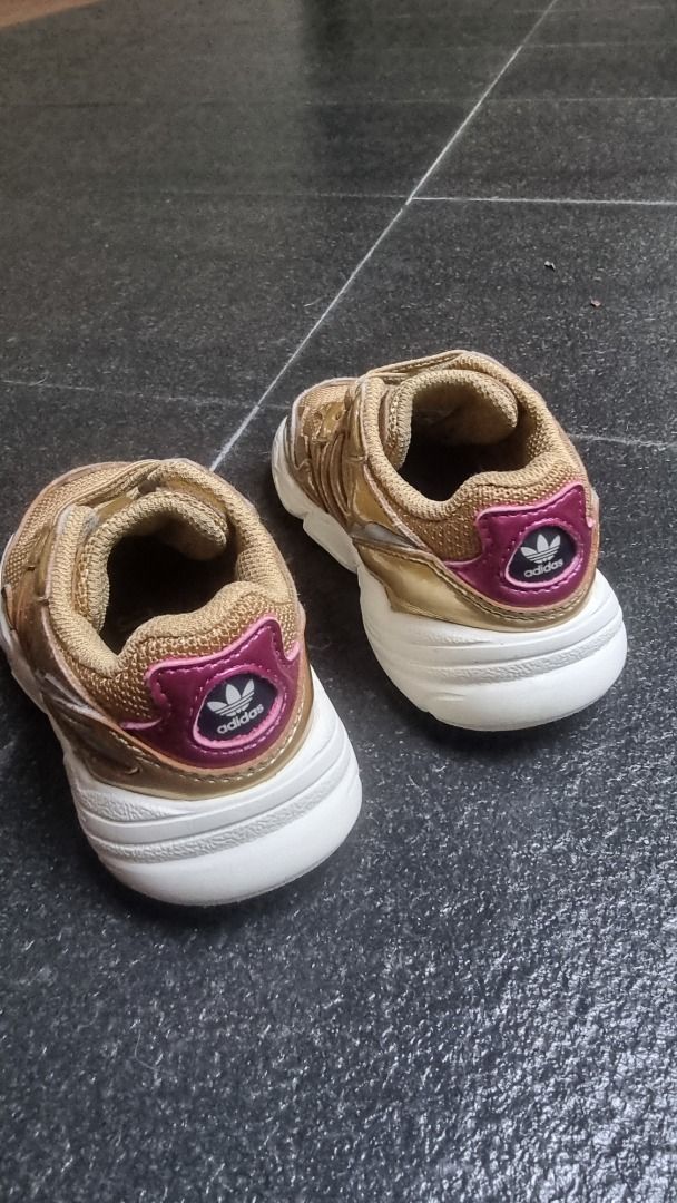 Adidas toddler girls gold trainers EU22 UK5.5
